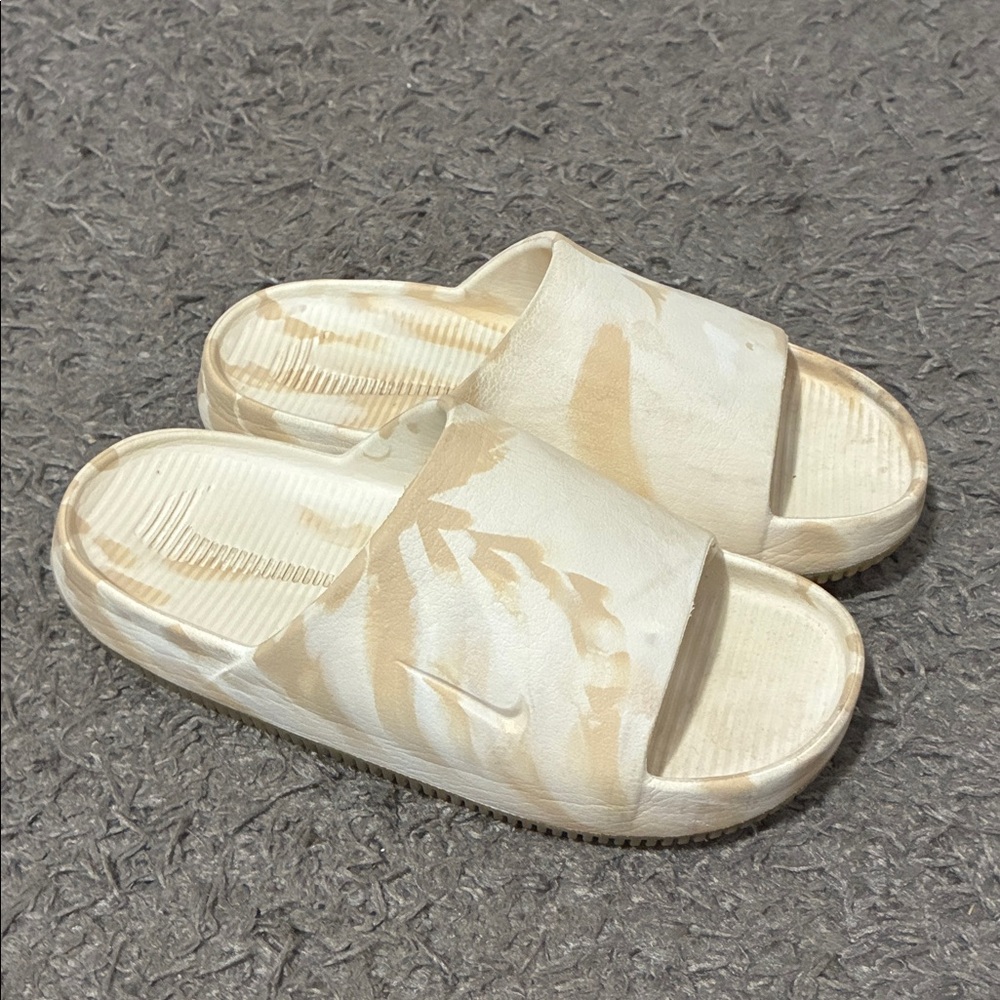 Nike Women's Marble Slide Sandals in Beige and White